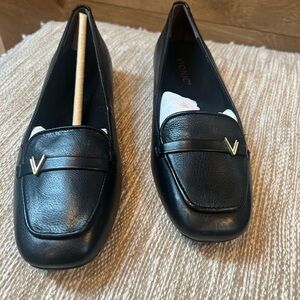 Vionic Hayes Black Leather Loafers – Women’s 6M